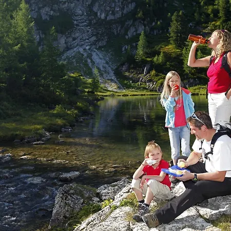 索尔霍夫公寓 * Schöder